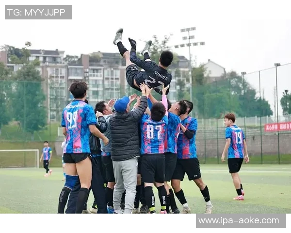 掌握足球远距离接球技巧提升比赛表现与团队配合能力